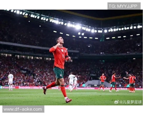 2-1，40岁C罗狂奔跳舞挥拳咆哮庆祝：双响+绝杀，率队7连胜领跑